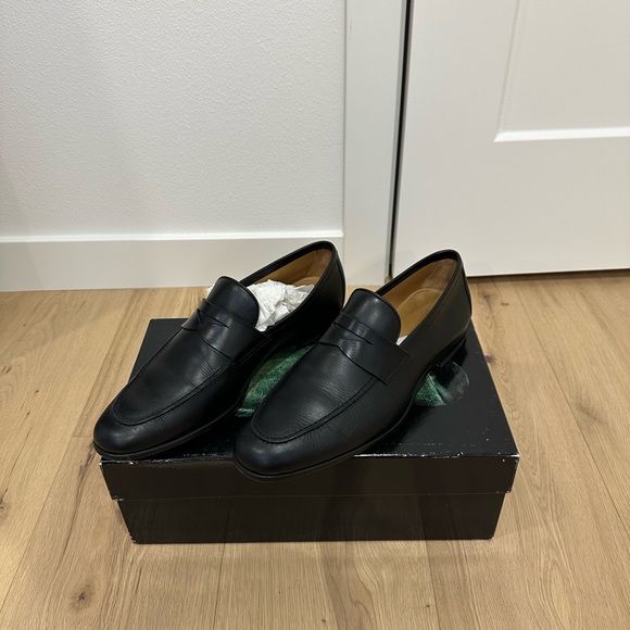 Black magnanni reed leather loafers size 8.5 - Picture 1 of 5